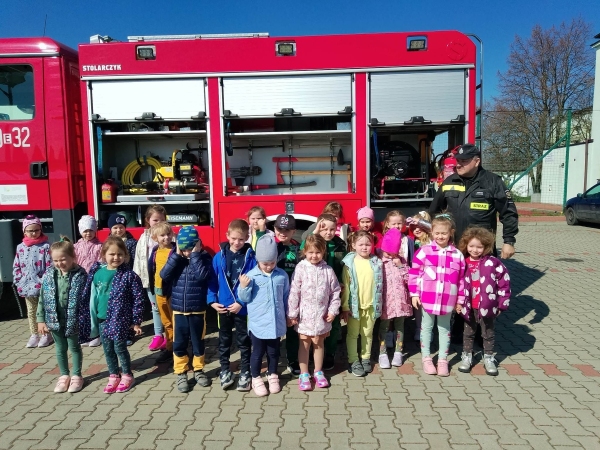 Dzieci z ZWP i OP poznają pracę strażaka
i wóz strażacki  👨‍🚒👩‍🚒🚒🚒