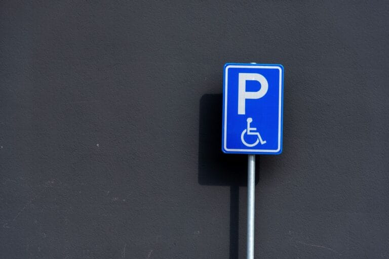 Zgubiona lub skradziona karta parkingowa – jak ją zastrzec i uzyskać nową?